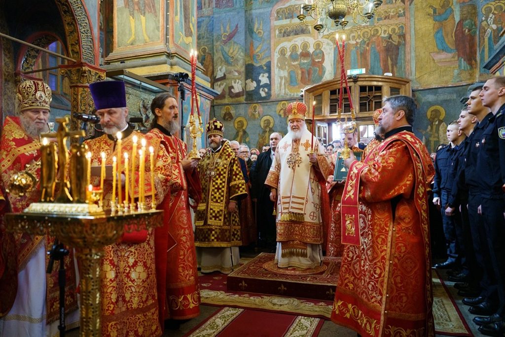 В день Радоницы Предстоятель Русской Церкви совершил Литургию в Архангельском соборе Московского Кремля