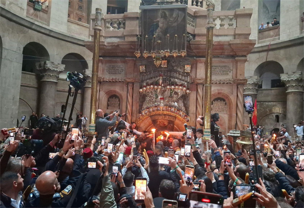 Представители Русской Церкви приняли участие в литании Святого Света в Храме Гроба Господня