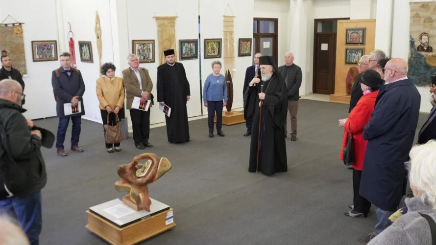 Artă pentru suflet: Lucrări de inspirație creștină expuse la Muzeul Eparhial din Galați