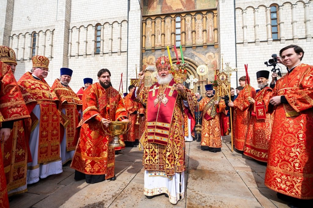 В понедельник Светлой седмицы Святейший Патриарх Кирилл совершил Литургию в Успенском соборе Московского Кремля