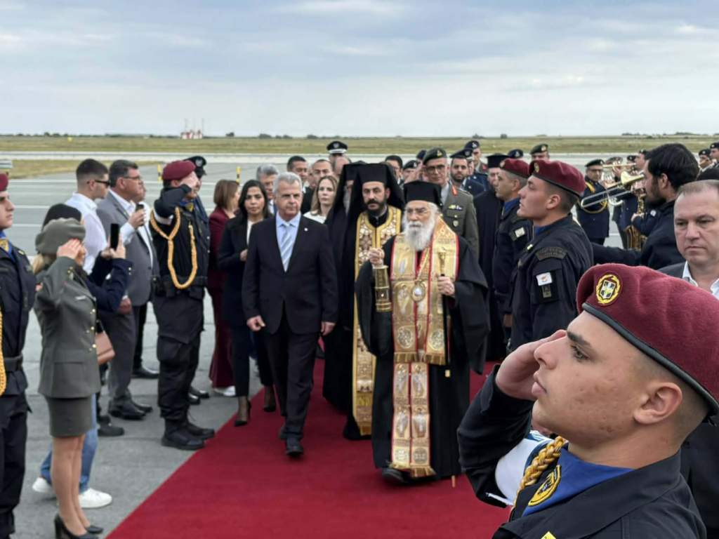 Η Κύπρος υποδέχθηκε το Άγιο Φως