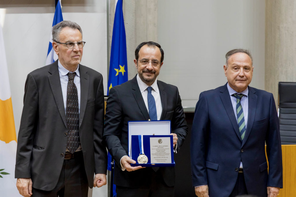 Θεσσαλονίκη: Σε κλίμα συγκίνησης η απονομή του τίτλου επίτιμου δημότη στον Ν. Χριστοδουλίδη