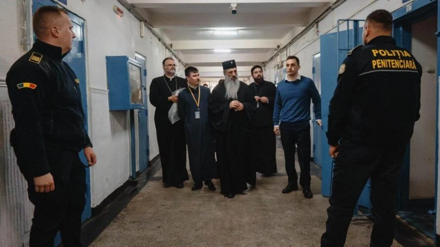 Mitropolitul Teofan a oferit daruri deținuților de la Penitenciarul de Maximă Siguranță Iași