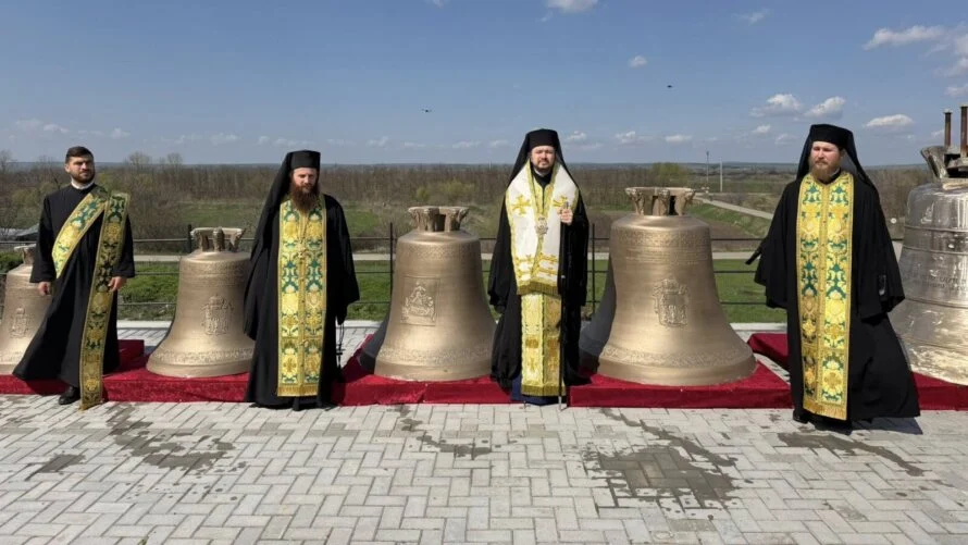 PS Veniamin a sfințit noile clopote ale Mănăstirii Eroilor din Stoianovca