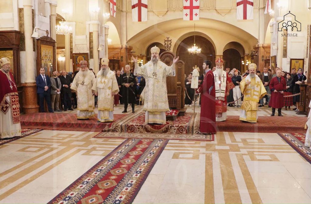 მენელსაცხებლე დედათა კვირას საპატრიარქო ტახტის მოსაყდრემ, მიტროპოლიტმა შიომ წირვა აღავლინა