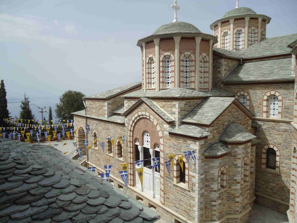 Ζωντανά στο Ραδιόφωνο της Πεμπτουσίας η Θεία Λειτουργία από τον Γέροντα Εφραίμ στην Ι.Μ. Παμμεγίστων Ταξιαρχών Πηλίου