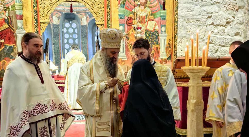 На Велику суботу Патријарх Порфирије служио свету Литургију у Пећкој Патријаршији