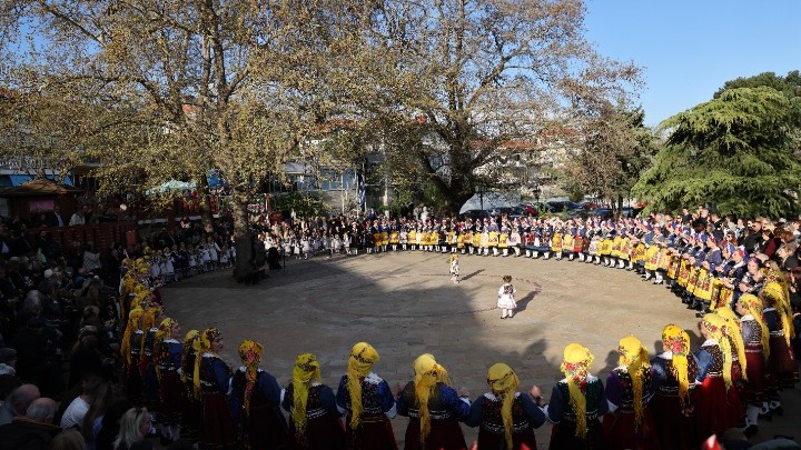 Με το δρώμενο της παραδοσιακής φορεσιάς ξεκινούν οι «Λαζαρίνες» στην Αιανή Κοζάνης