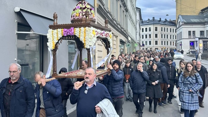 Μια ελληνική κοινότητα κρατά ζωντανή την παράδοση του Πάσχα στη Νορβηγία