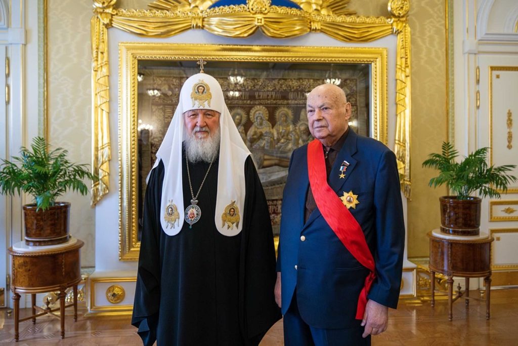 Святейший Патриарх Кирилл вручил В.И. Ресину орден благоверного князя Александра Невского I степени