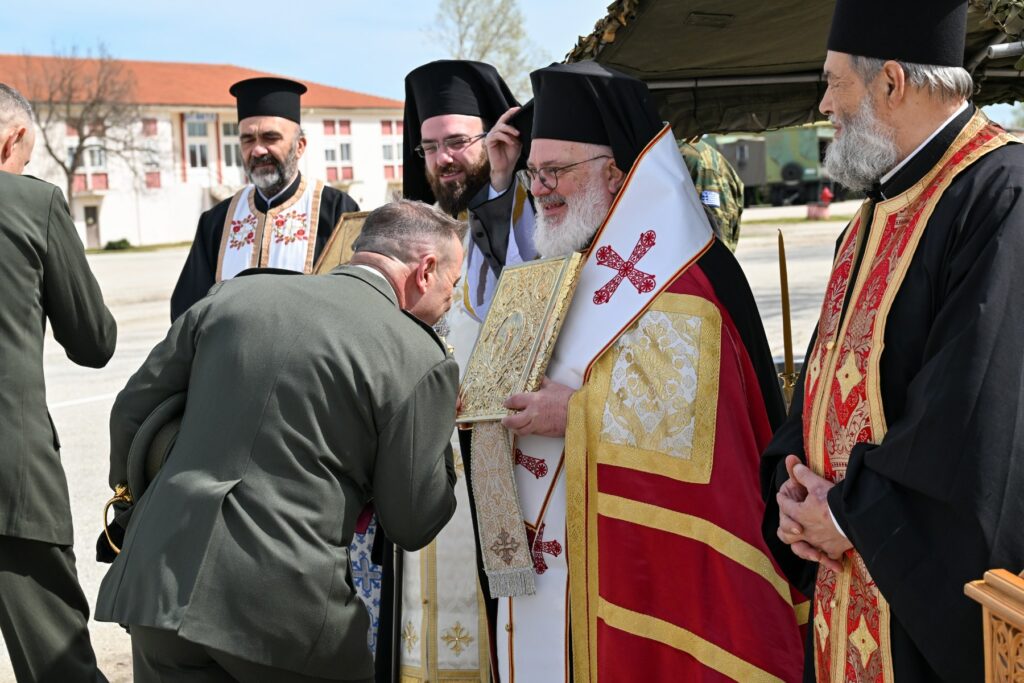 Ο Μητροπολίτης Διδυμοτείχου στην αλλαγή διοικήσεως του 21ου Συντάγματος