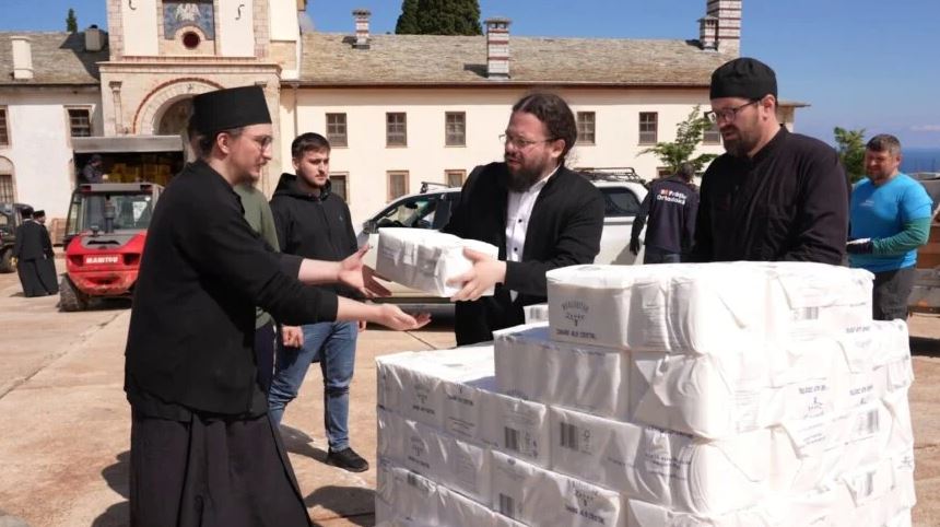 Patriarhul Daniel sprijină comunitățile monahale românești din Athos cu opt tone de alimente