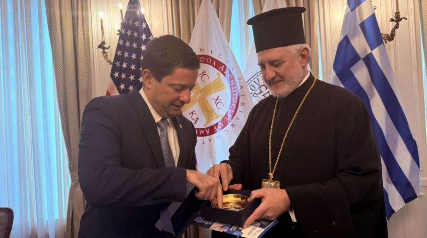 Archbishop Elpidophoros welcomes Lemnos mayor, University of Athens delegation following parade
