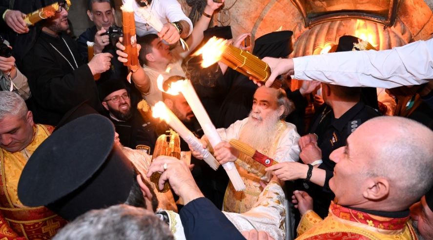 مراسم فيض النور المقدس