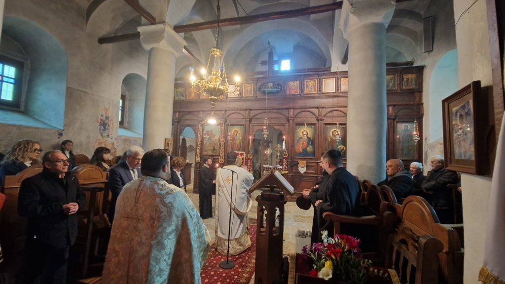 Θεία Λειτουργία στην Ιερά Μονή Αγίου Γεωργίου Περιστεράς – Δουρούτης