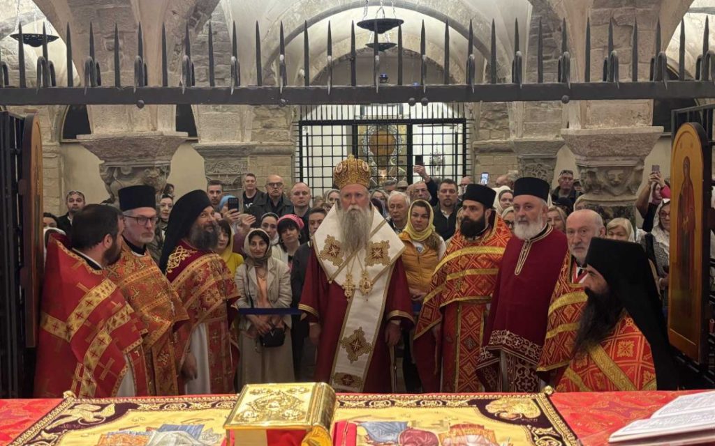 Митрополит Јоаникије богослужио у Храму Светог Николе у Барију