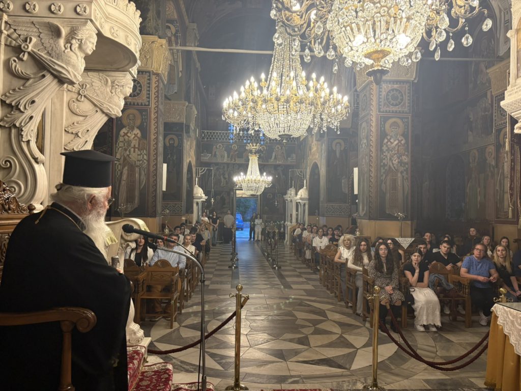 Θηβών Γεώργιος σε μαθητές: Να έχετε πίστη στον Θεό και να προσεύχεστε