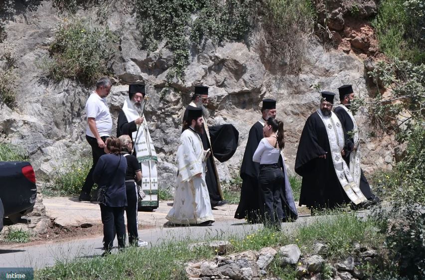 Μητροπολίτης Ρεθύμνης Πρόδρομος στην κηδεία του 21χρονου: «Να μη ξανακουστεί κανένας πυροβολισμός»