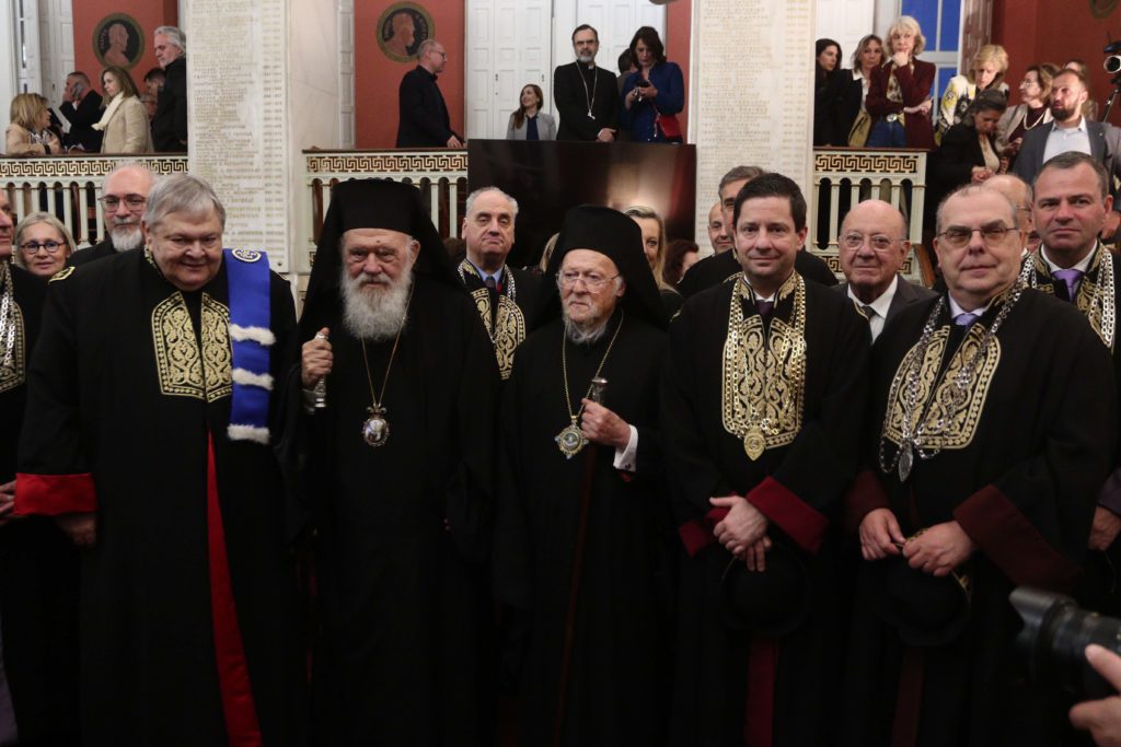 Οικουμενικός Πατριάρχης και Αρχιεπίσκοπος Αθηνών και πάσης Ελλάδος στην αναγόρευση του Ευάγγελου Βενιζέλου σε Επίτιμο Διδάκτορα του ΕΚΠΑ