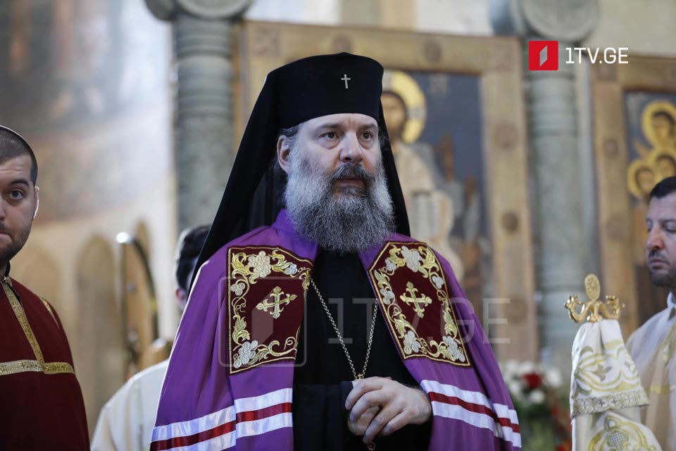 საქართველოს კათოლიკოს-პატრიარქი შიო მესამე – ძნელია, გამოვხატო ჩემი განწყობა, რაც თან ახლავს არჩევანს, რომელმაც მარგუნა პატივიც და მძიმე ჯვარიც, გთხოვთ, ილოცოთ ჩემთვის, ჩვენი ერის მომავლისთვის