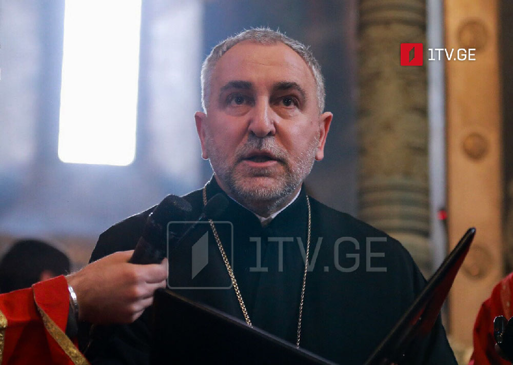 პროტოპრესვიტერი გიორგი ზვიადაძე – გულდასაწყვეტია, რომ 17 მაისს პირველად ვხვდებით ილია მეორის გარეშე, მთელი ეკლესია დარწმუნებულია, რომ ახალი პატრიარქი იმავე მნიშვნელობით აღნიშნავს ამ დღეს