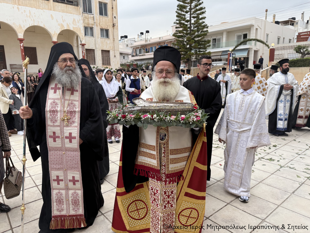 Μεγαλοπρεπής η υποδοχή του Ιερού Λειψάνου της Αγ. Φωτεινής της Σαμαρείτιδος στον Καθεδρικό Ναό της Ιεράπετρας