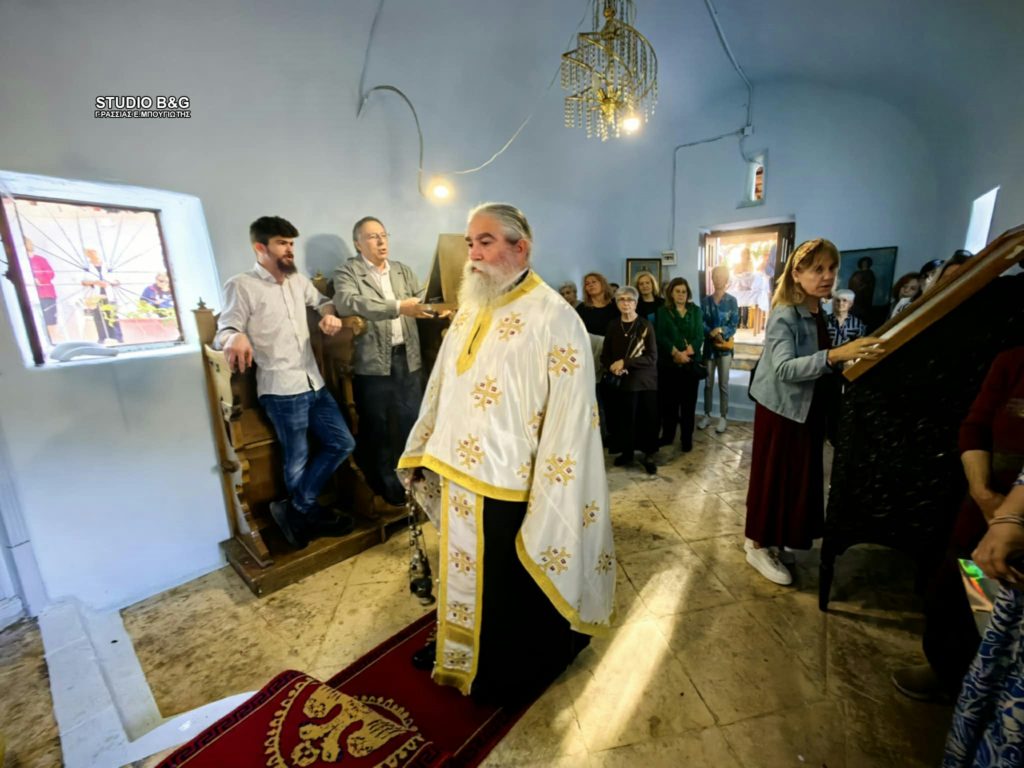 Ναύπλιο: Πανηγυρίζει το ξωκλήσι του Αγίου Ιωάννου του Θεολόγου στην παραλία Καραθώνα