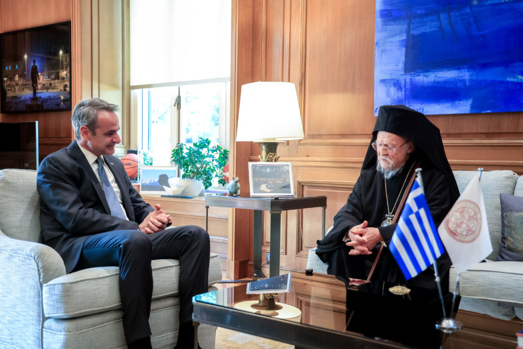Συνάντηση Οικουμενικού Πατριάρχη με τον Κυριάκο Μητσοτάκη στο Μέγαρο Μαξίμου