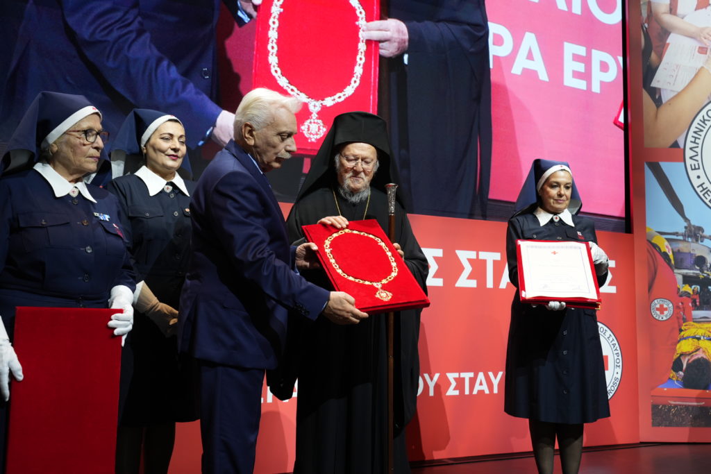 Ο Ελληνικός Ερυθρός Σταυρός τίμησε τον Οικουμενικό Πατριάρχη στο «Ιωνικό Κέντρο» της Ι.Μ. Νέας Ιωνίας