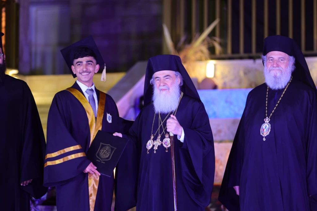 Ο Ιεροσολύμων Θεόφιλος στην τελετή αποφοίτησης των σχολείων του Πατριαρχείου στην Ιορδανία