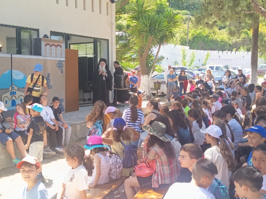 200 παιδιά στην εορτή λήξεως των Κατηχητικών Συνάξεων της Ιεράς Μητροπόλεως Σάμου