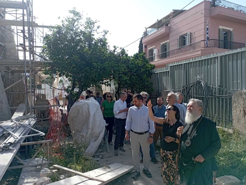 Ο Μητροπολίτης Χρυσόστομος με εκπροσώπους της τοπικής αυτοδιοίκησης στην Αγία Παρασκευή Χαλκίδος