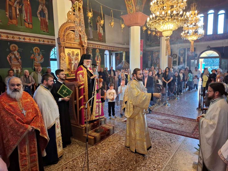 Ο Επίσκοπος Σκοπέλου Νικόδημος σε ενοριακές πανηγύρεις των Αγίων Κωνσταντίνου και Ελένης