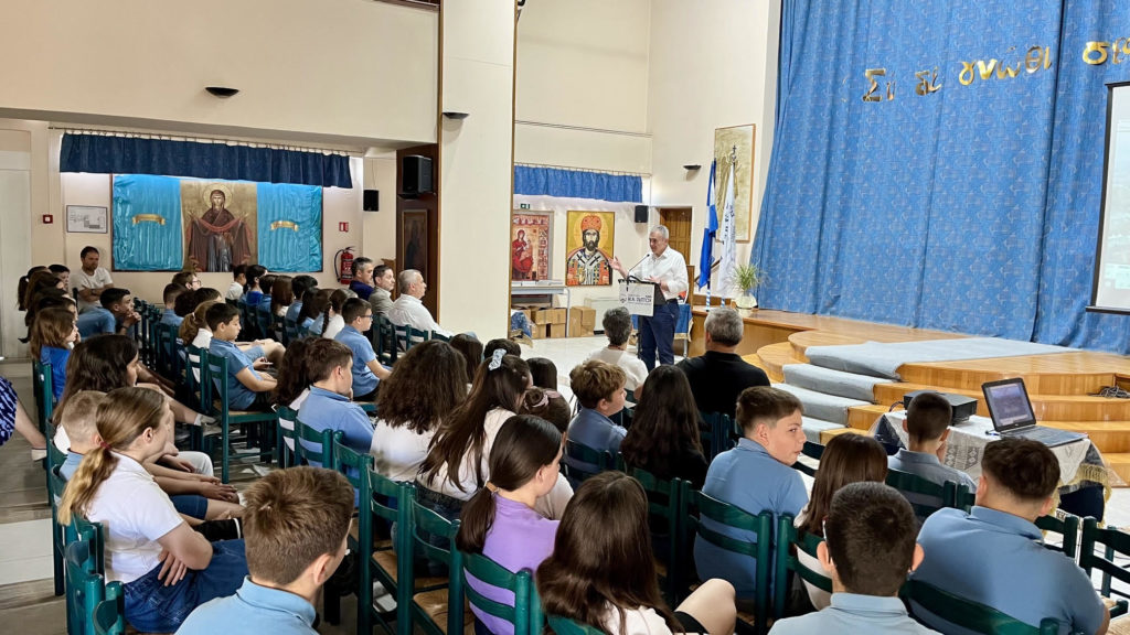 Μάξιμος Χαρακόπουλος σε μαθητές: «Να μην επιτρέψουμε ποτέ την “άλωση” της μνήμης»