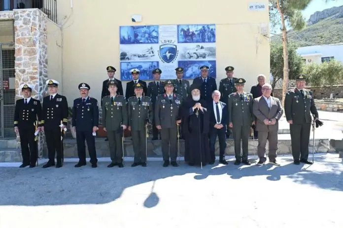 Ο Μητροπολίτης Λέρου στην τελετή αλλαγής διοίκησης στο ιστορικό 5/42 Σύνταγμα Ευζώνων στην Κάλυμνο