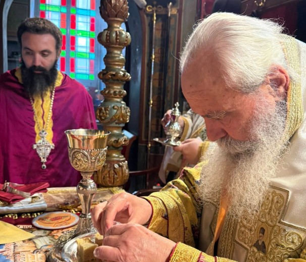 Στον Καθεδρικό Ναό Κοιμήσεως της Θεοτόκου Ύδρας ιερούργησε ο Μητροπολίτης Εφραίμ