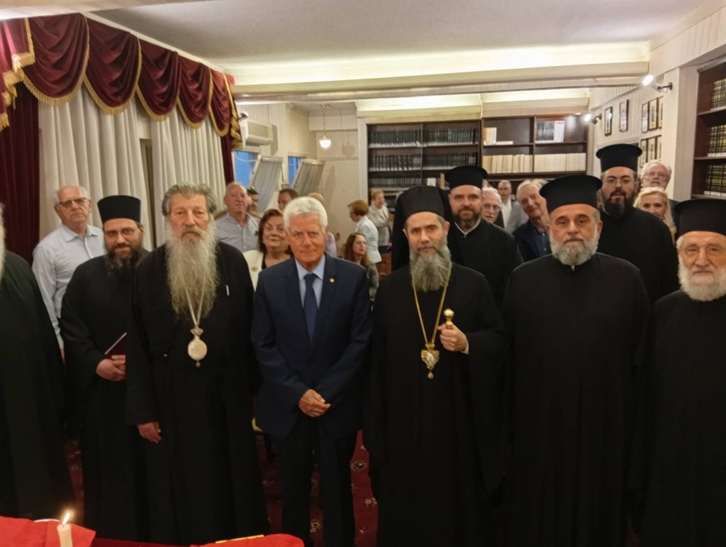 Αναστάσιμη Εσπερίδα και τσούγκρισμα του αυγού στην Εστία Θεολόγων Χάλκης και Φίλων αυτής