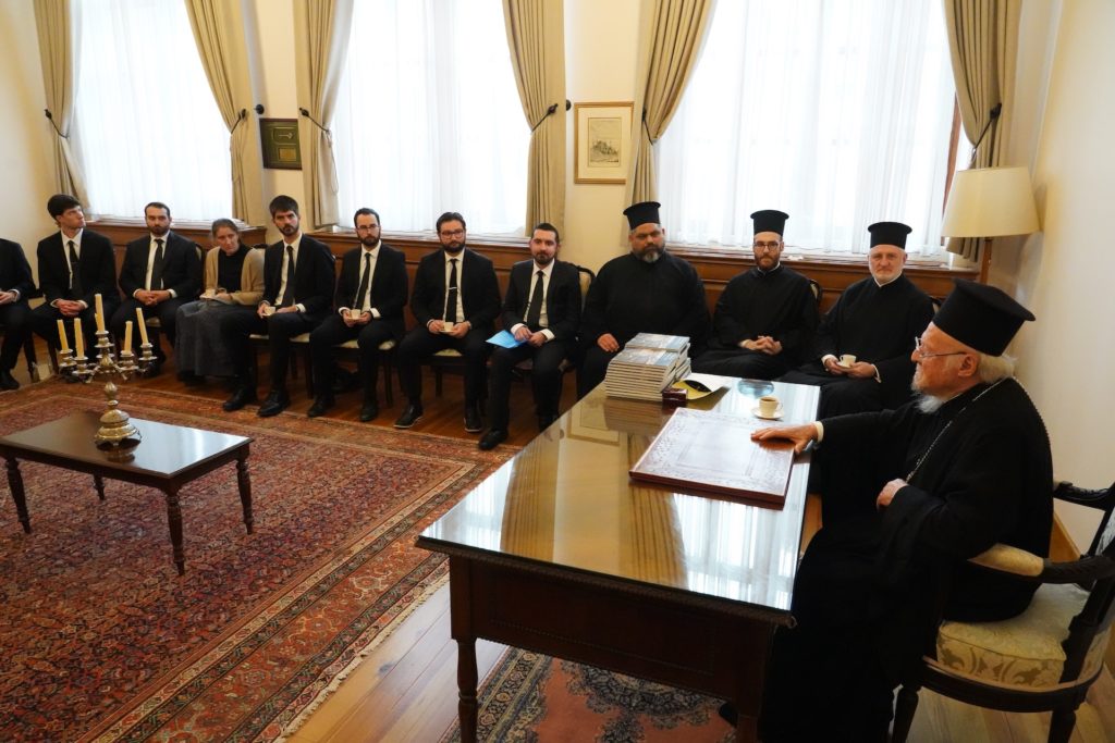Στο Φανάρι ο Αρχιεπίσκοπος Αμερικής με πολυμελή όμιλο τελειοφοίτων της Θεολογικής Σχολής Βοστώνης