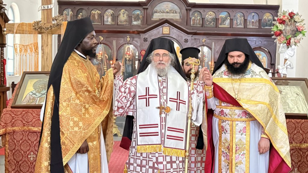 Χειροτονία Διακόνου και Χειροθεσίες πνευματικών από τον Μητροπολίτη Αρούσας κατά την Απόδοση του Πάσχα
