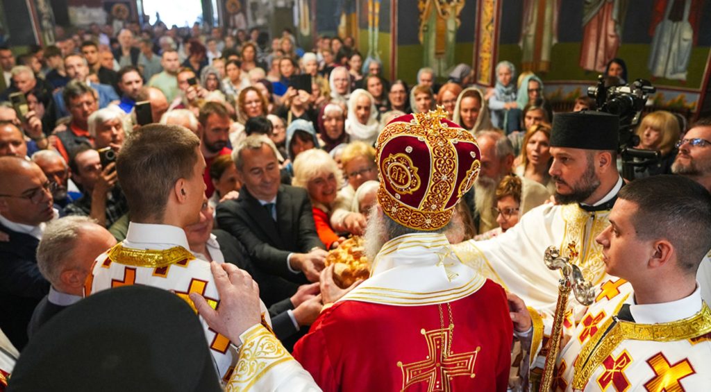 Што нам је снажнија вера, макар и деловали као губитници, већ сада и овде учествујемо у победи над смрћу, грехом и ђаволом