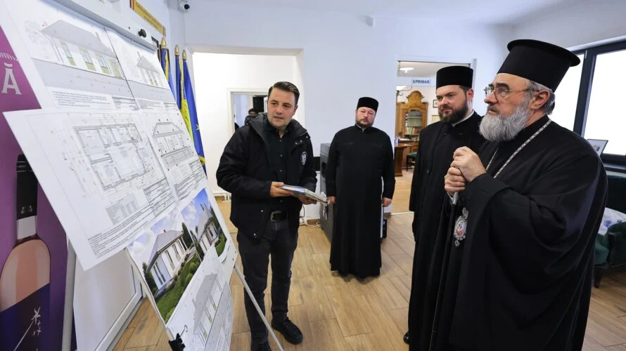 După incendiul din Soveja, trei familii vulnerabile vor primi case cu ajutorul Arhiepiscopiei Buzăului și Vrancei