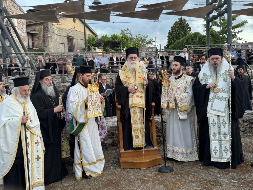 Υπαίθριος Εσπερινός στην Αρχαία Βασιλική και άνοιγμα της Λάρνακος των λειψάνων του Αγίου Αχιλλίου