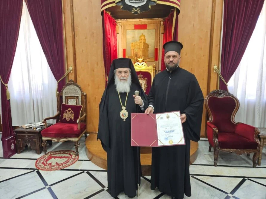 Daruri la Ierusalim: Ordin pentru Patriarhul Teofil al III-lea și candelă pentru Sf. Mormânt