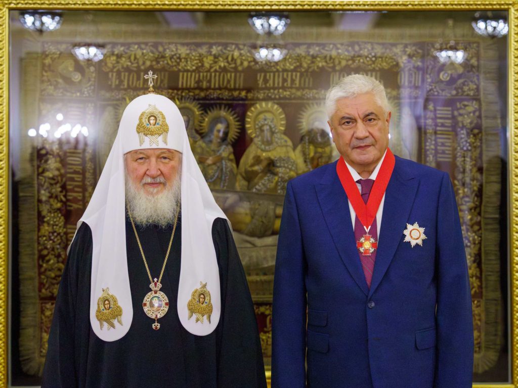 Ο Πατριάρχης Μόσχας παρασημοφόρησε τον Υπουργό Εσωτερικών της Ρωσίας
