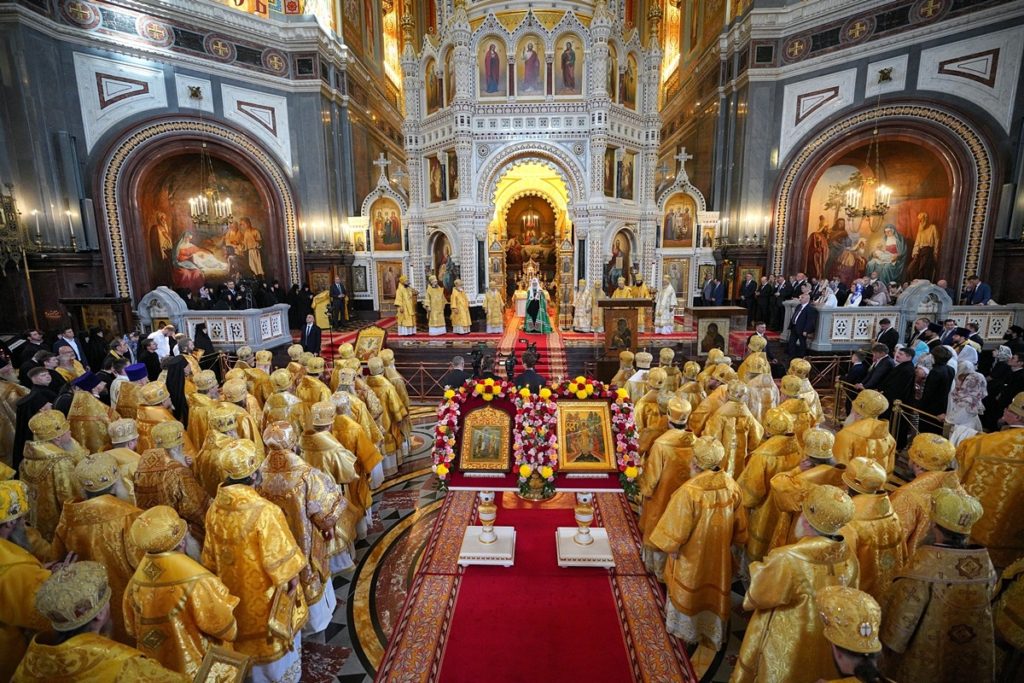 В день памяти равноапостольных Мефодия и Кирилла Предстоятель Русской Церкви совершил Литургию в Храме Христа Спасителя