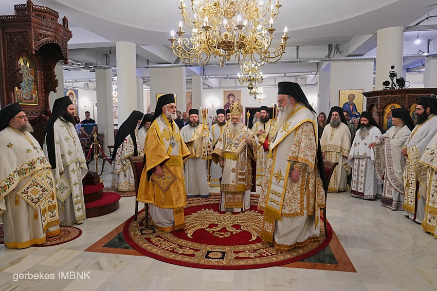 Πολυαρχιερατικό Συλλείτουργο και χειροτονία στον Ναό Αγίου Λουκά Βέροιας