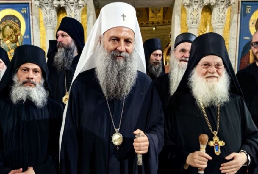 Десетине хиљада људи у Спасовданској литији у Београду