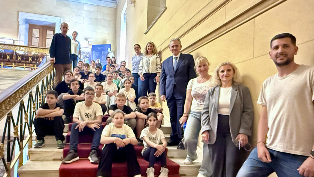 Μ. Χαρακόπουλος σε μαθητές στη Βουλή: «Η Ελλάδα δεν έχει την πολυτέλεια νέων διχασμών»