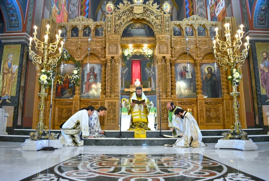 Κυριακή της Πεντηκοστής και Εσπερινός της Γονυκλισίας στη Μητρόπολη Μαρωνείας