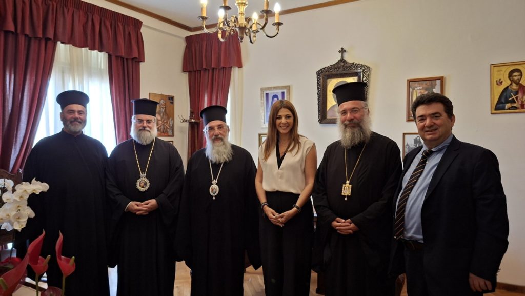 Στον Αρχιεπίσκοπο Κρήτης η Υπουργός Παιδείας Σοφία Ζαχαράκη